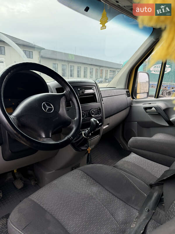 Вантажний фургон Mercedes-Benz Sprinter 2011 в Заріччі
