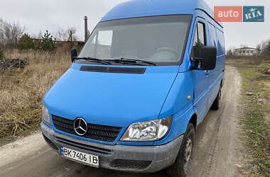 Грузовой фургон Mercedes-Benz Sprinter 2005 в Костополе