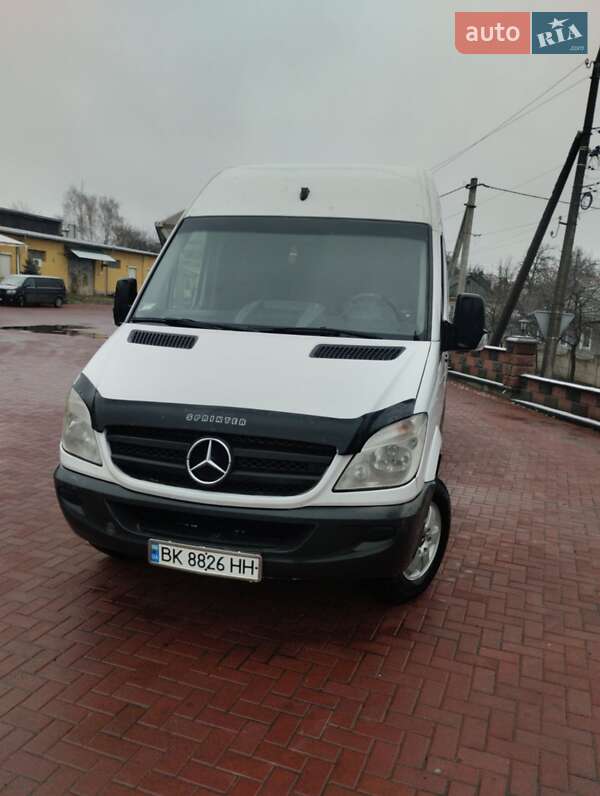 Грузовой фургон Mercedes-Benz Sprinter 2011 в Ровно