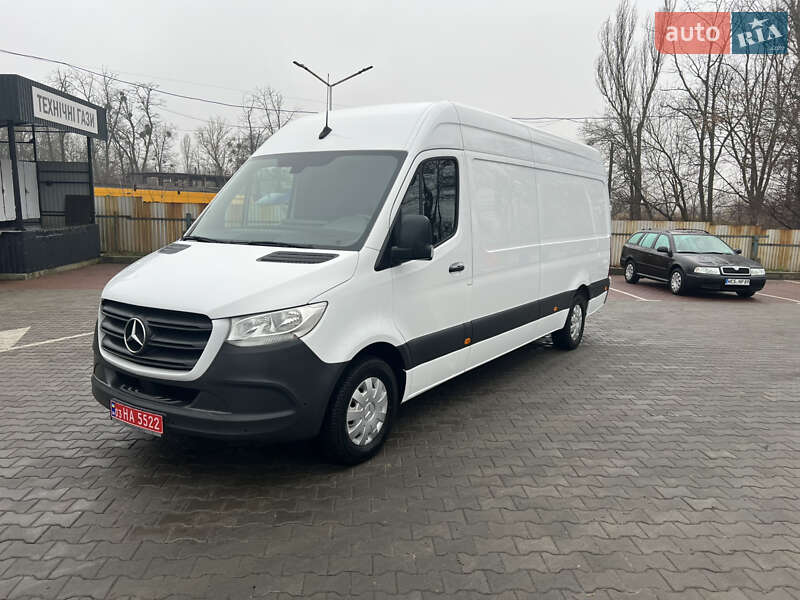 Грузовой фургон Mercedes-Benz Sprinter 2020 в 