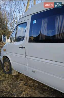 Вантажопасажирський фургон Mercedes-Benz Sprinter 2004 в Воловцю