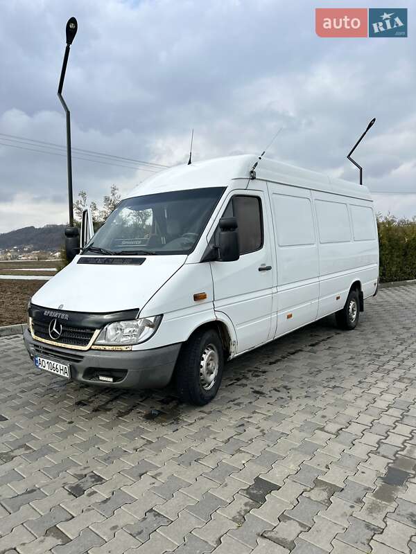 Вантажний фургон Mercedes-Benz Sprinter 2006 в 
