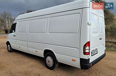 Грузовой фургон Mercedes-Benz Sprinter 2000 в 