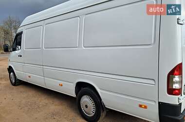 Грузовой фургон Mercedes-Benz Sprinter 2000 в 