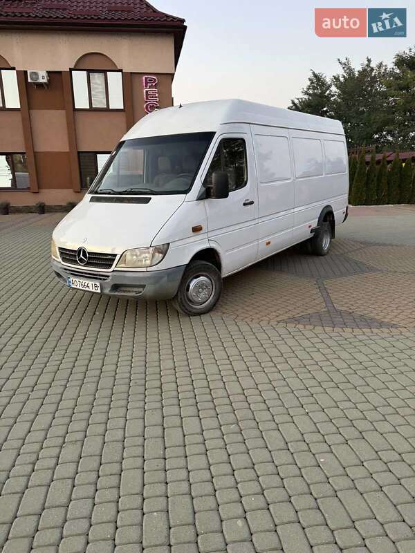 Грузовой фургон Mercedes-Benz Sprinter 2004 в 