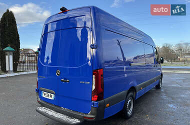 Грузовой фургон Mercedes-Benz Sprinter 2021 в 