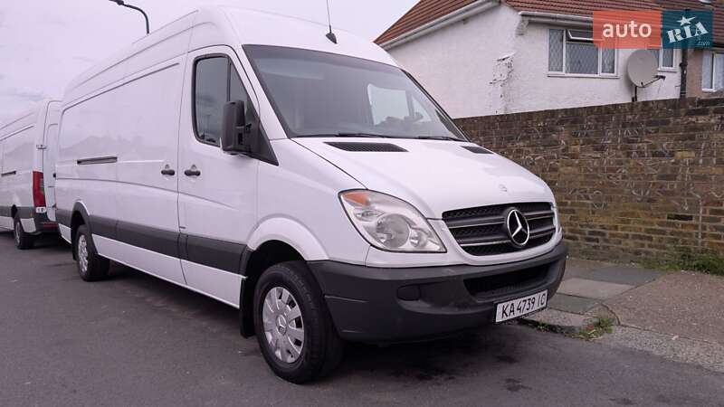 Грузовой фургон Mercedes-Benz Sprinter 2011 в 