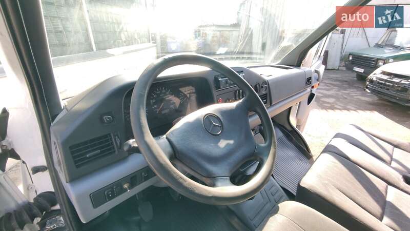 Грузовой фургон Mercedes-Benz Sprinter 1997 в Львове