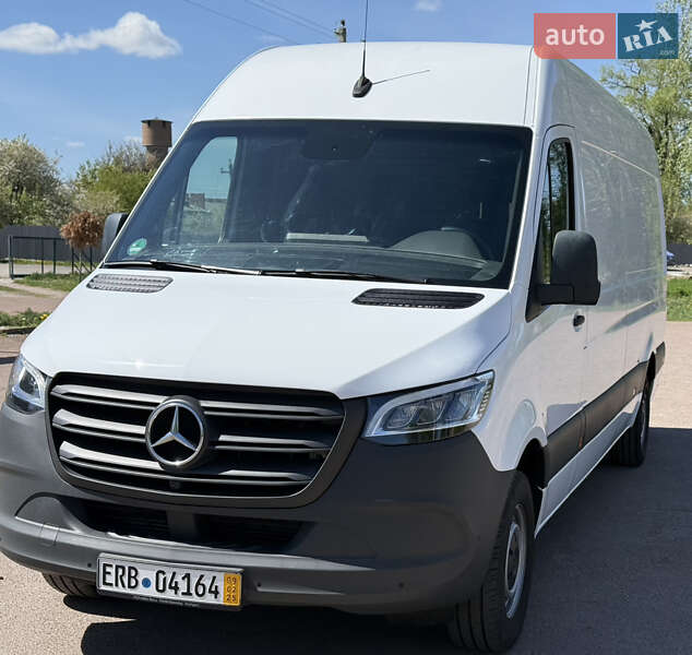 Грузовой фургон Mercedes-Benz Sprinter 2021 в 