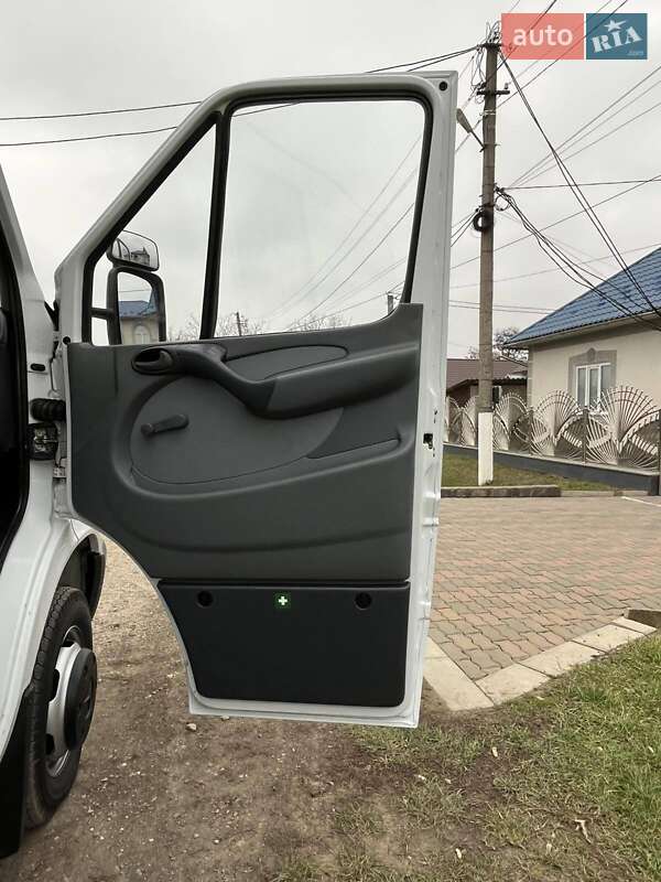 Грузовой фургон Mercedes-Benz Sprinter 2002 в Ровно