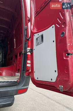Грузовой фургон Mercedes-Benz Sprinter 2014 в 