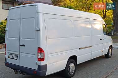 Грузовой фургон Mercedes-Benz Sprinter 2000 в 