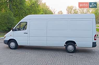 Грузовой фургон Mercedes-Benz Sprinter 2000 в 