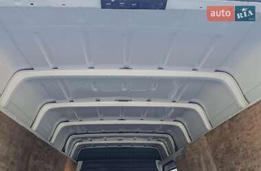 Вантажний фургон Mercedes-Benz Sprinter 2005 в 