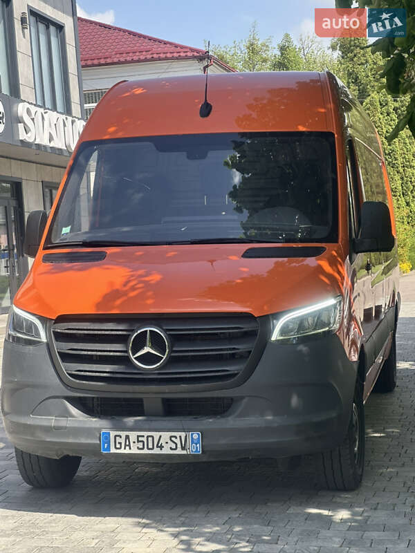 Грузовой фургон Mercedes-Benz Sprinter 2021 в 