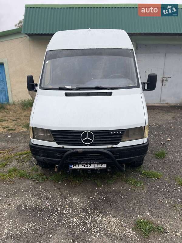 Вантажопасажирський фургон Mercedes-Benz Sprinter 1997 в 