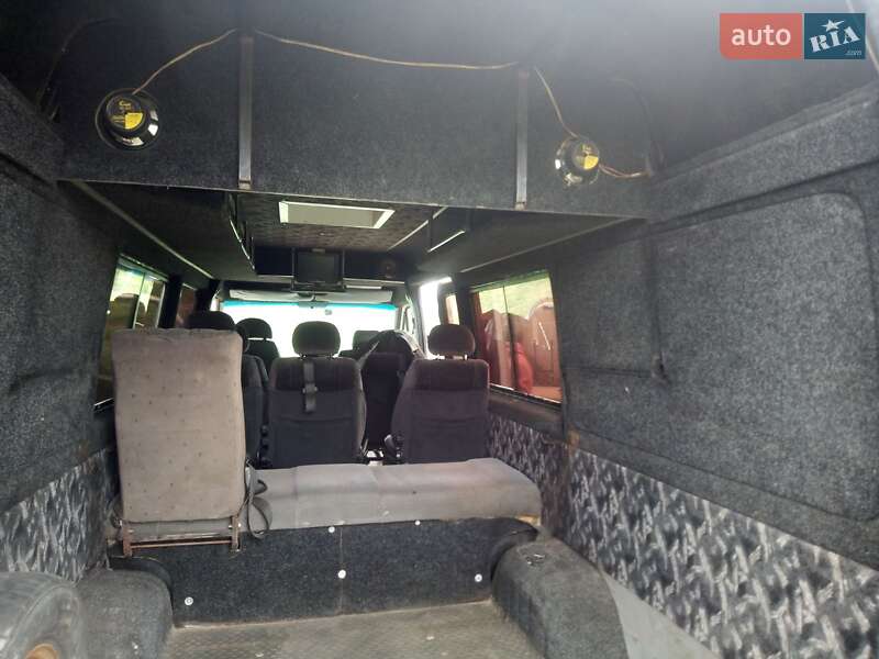 Микроавтобус Mercedes-Benz Sprinter 2000 в Городке