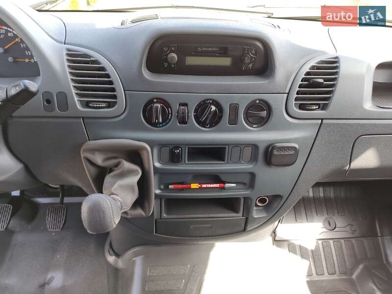 Грузовой фургон Mercedes-Benz Sprinter 2003 в Ровно