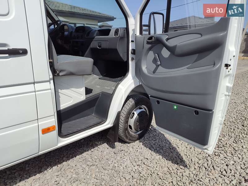 Грузовой фургон Mercedes-Benz Sprinter 2003 в Ровно