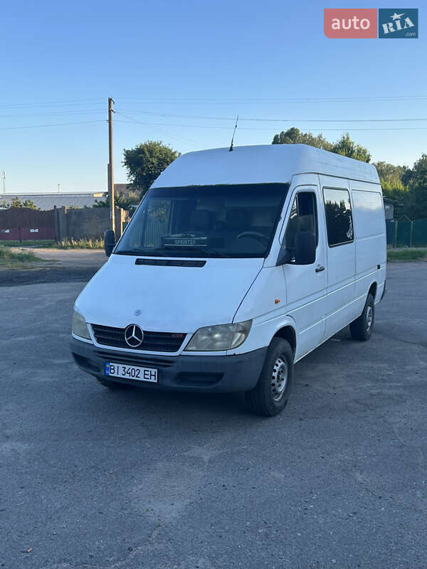 Грузовой фургон Mercedes-Benz Sprinter 2000 в 