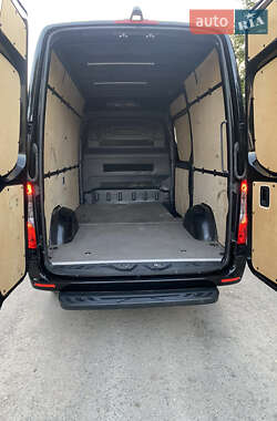 Грузовой фургон Mercedes-Benz Sprinter 2022 в 