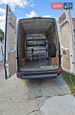 Грузовой фургон Mercedes-Benz Sprinter 2011 в 