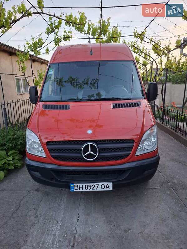 Грузовой фургон Mercedes-Benz Sprinter 2011 в 