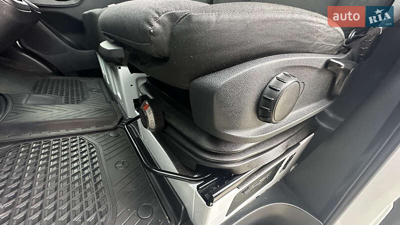 Вантажний фургон Mercedes-Benz Sprinter 2020 в Чернівцях