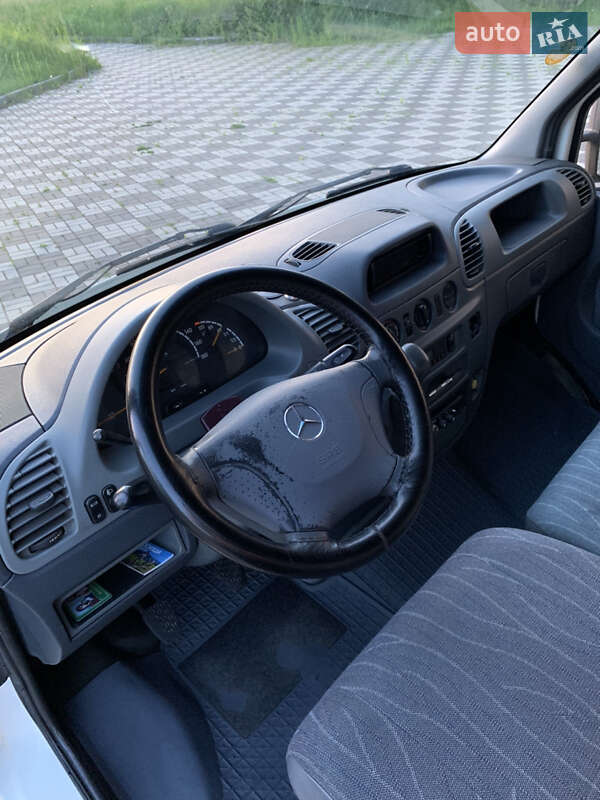 Вантажопасажирський фургон Mercedes-Benz Sprinter 2001 в Буську