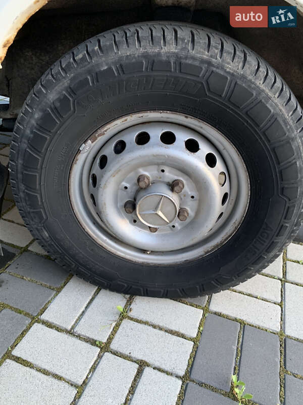 Вантажопасажирський фургон Mercedes-Benz Sprinter 2001 в Буську