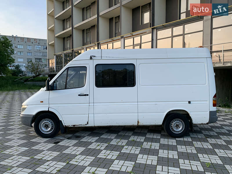 Вантажопасажирський фургон Mercedes-Benz Sprinter 2001 в Буську
