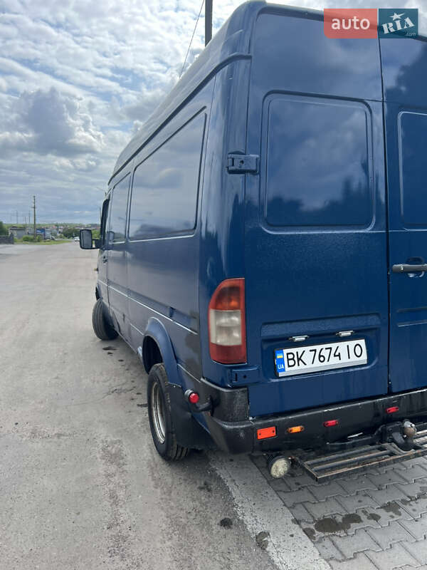 Грузовой фургон Mercedes-Benz Sprinter 2004 в Ровно