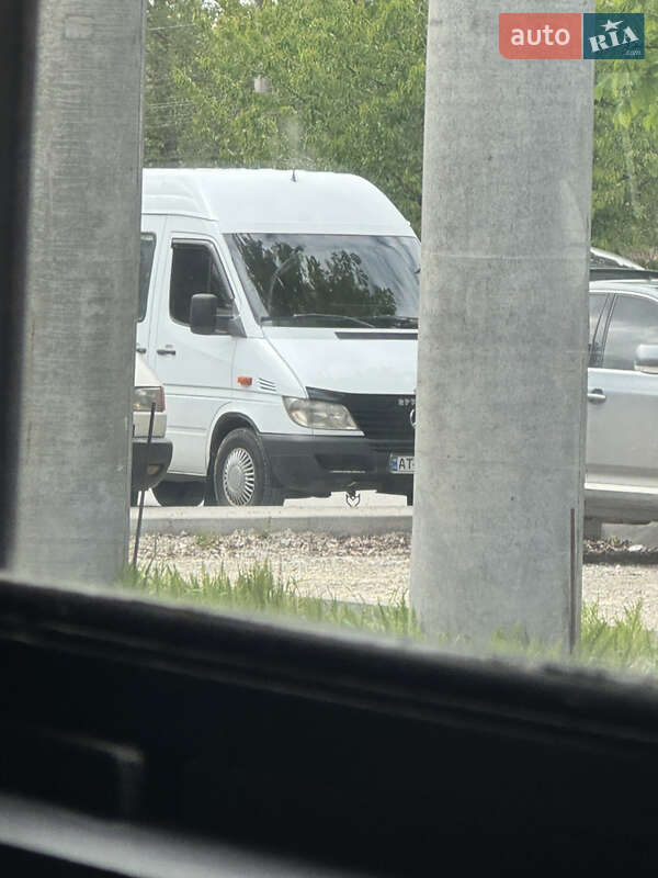 Грузовой фургон Mercedes-Benz Sprinter 2000 в 