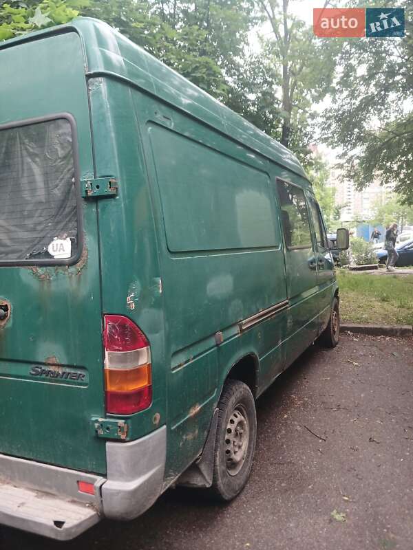 Вантажопасажирський фургон Mercedes-Benz Sprinter 2002 в Києві
