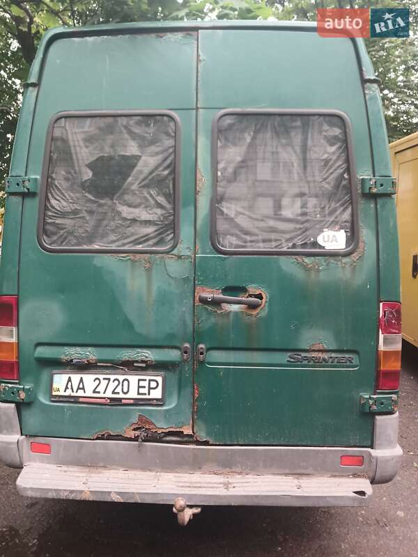 Вантажопасажирський фургон Mercedes-Benz Sprinter 2002 в Києві