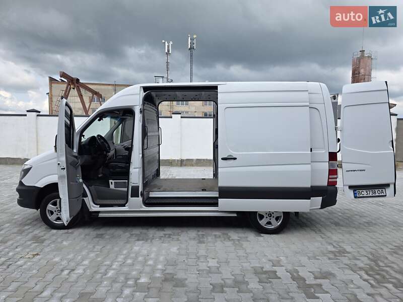 Грузовой фургон Mercedes-Benz Sprinter 2016 в Львове