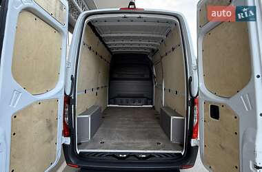 Грузовой фургон Mercedes-Benz Sprinter 2021 в 
