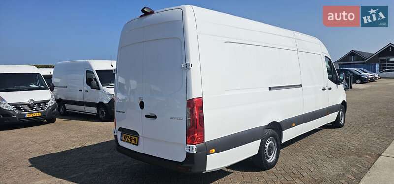 Грузовой фургон Mercedes-Benz Sprinter 2022 в 