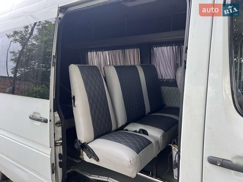 Вантажопасажирський фургон Mercedes-Benz Sprinter 2006 в Сокалі
