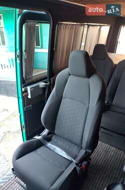 Микроавтобус Mercedes-Benz Sprinter 2000 в 