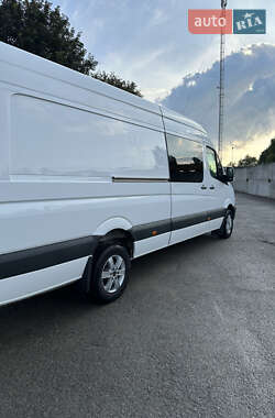 Грузовой фургон Mercedes-Benz Sprinter 2015 в 