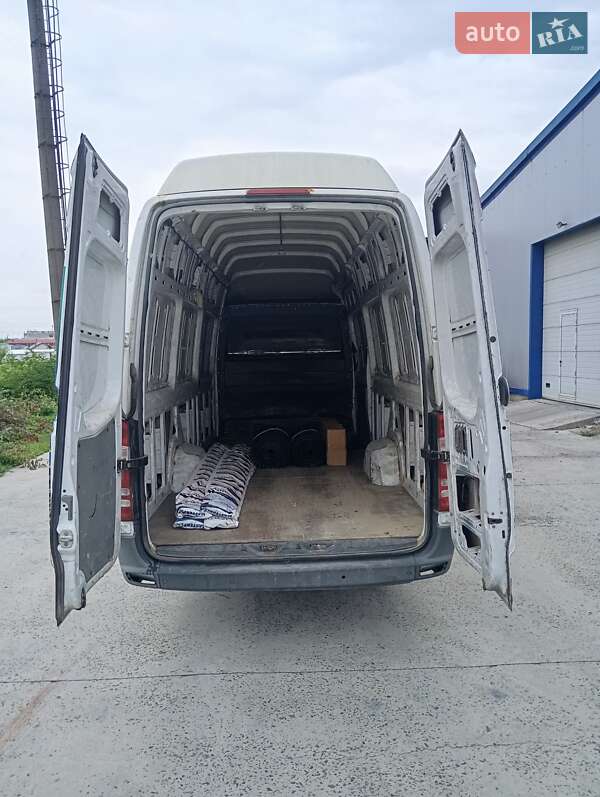 Грузовой фургон Mercedes-Benz Sprinter 2012 в Ужгороде