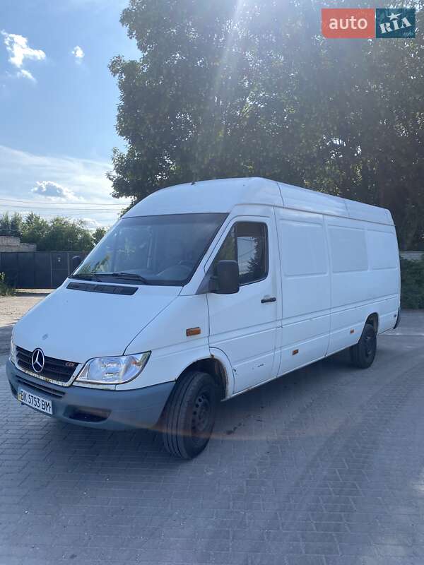 Грузовой фургон Mercedes-Benz Sprinter 2004 в Ровно