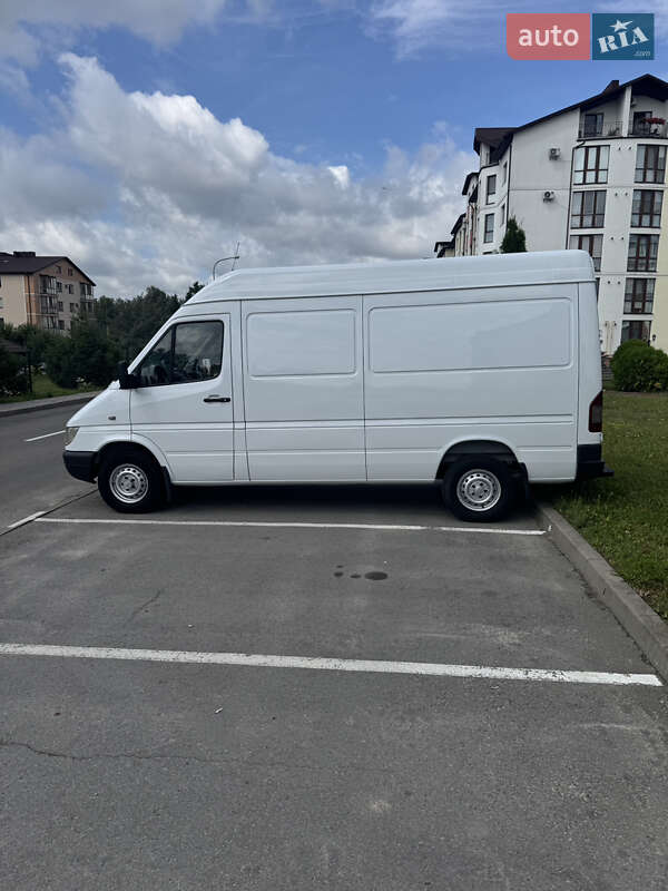 Вантажний фургон Mercedes-Benz Sprinter 2005 в Рівному
