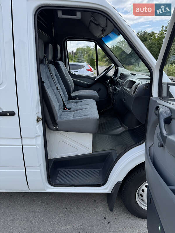 Вантажний фургон Mercedes-Benz Sprinter 2005 в Рівному