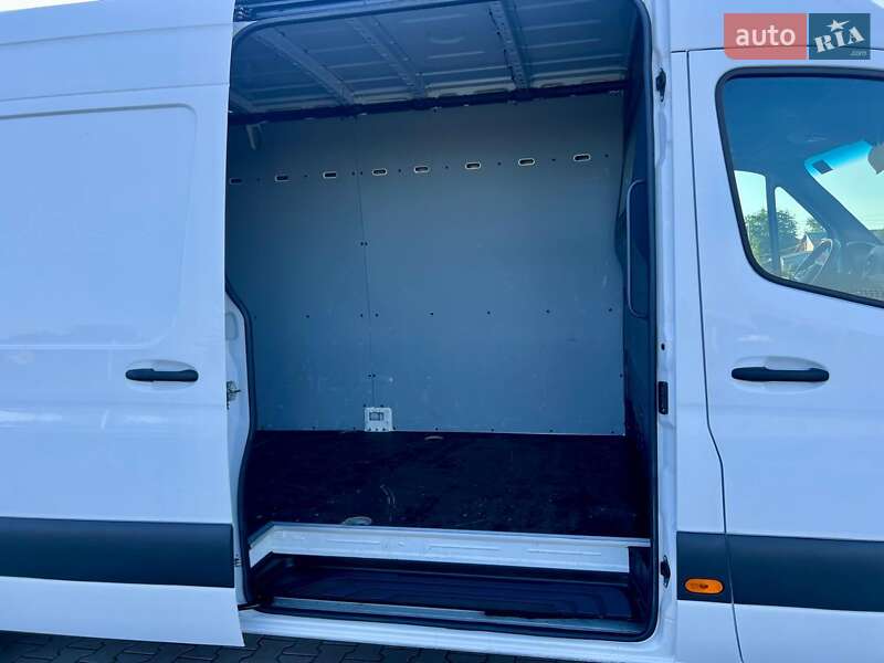 Грузовой фургон Mercedes-Benz Sprinter 2021 в Нововолынске