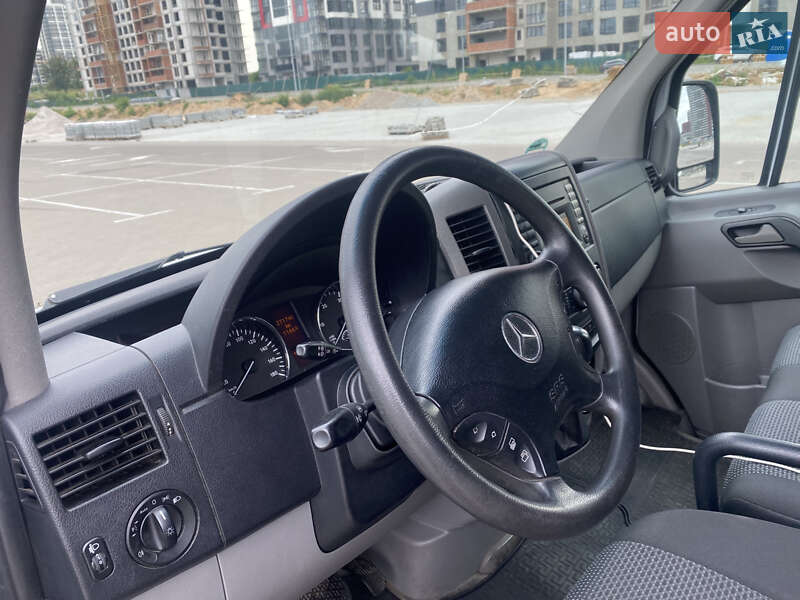 Вантажний фургон Mercedes-Benz Sprinter 2011 в Києві