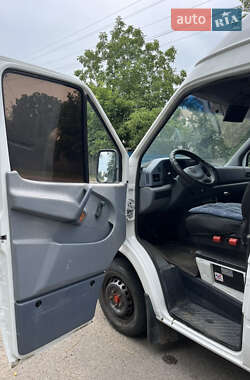 Грузовой фургон Mercedes-Benz Sprinter 2000 в 