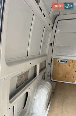 Грузовой фургон Mercedes-Benz Sprinter 2000 в 