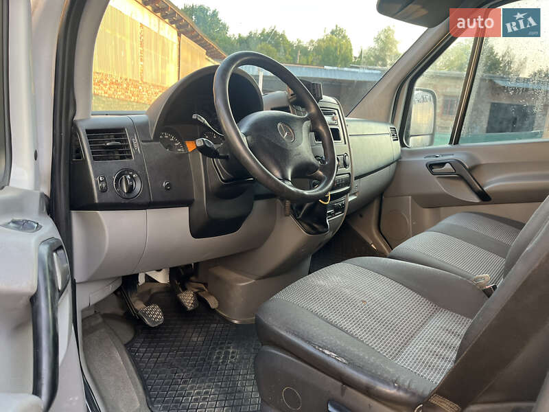 Грузовой фургон Mercedes-Benz Sprinter 2012 в Вижнице